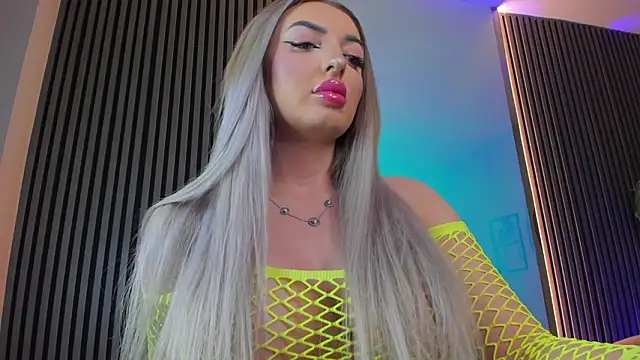 Snapshot of MissObsidian chatting on 03/05/26, 09:00 MissObsidian online show from 03/05/26, 09:00