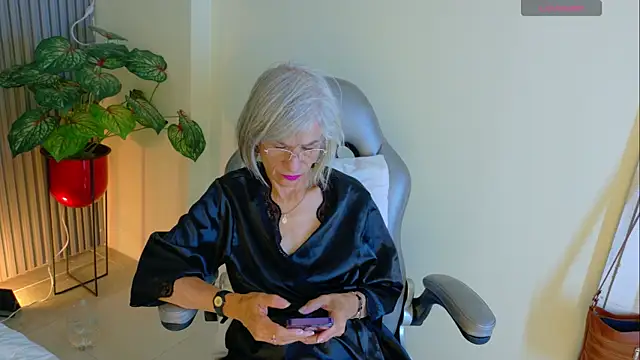 Snapshot of miss_monserrate01 chatting on 07/13/26, 02:31 miss monserrate01 online show from 07/13/26, 02:31