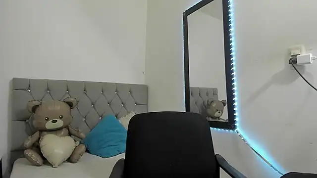 Snapshot of _1DERECK chatting on 02/18/26, 12:23 1DERECK online show from 02/18/26, 12:23