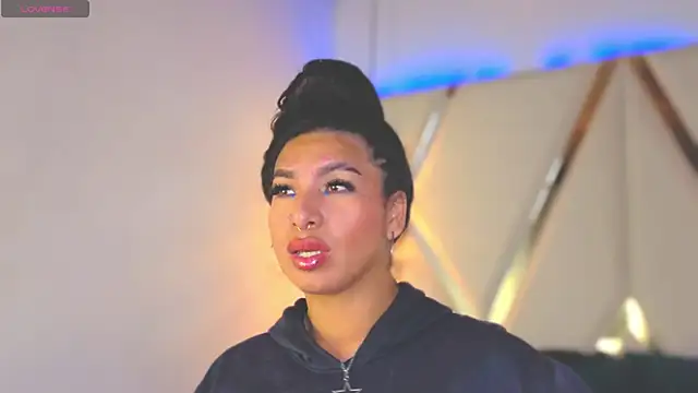 Snapshot of MeelFox chatting on 03/05/26, 01:07 MeelFox online show from 03/05/26, 01:07