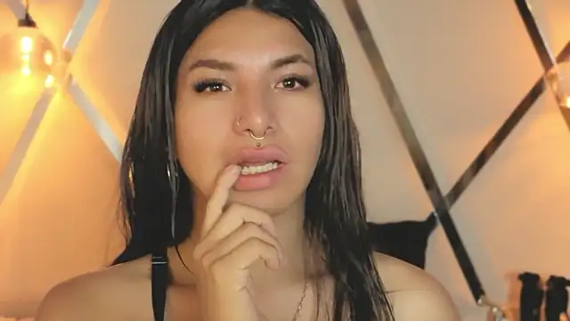 Snapshot of MeelFox chatting on 03/14/26, 12:32 MeelFox online show from 03/14/26, 12:32