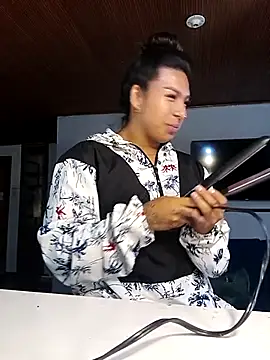 Snapshot of MeelFox chatting on 03/18/26, 12:19 MeelFox online show from 03/18/26, 12:19