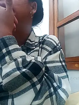 Snapshot of MeelFox chatting on 03/19/26, 12:42 MeelFox online show from 03/19/26, 12:42