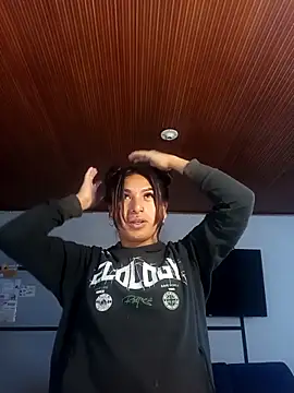 Snapshot of MeelFox chatting on 03/28/26, 12:27 MeelFox online show from 03/28/26, 12:27