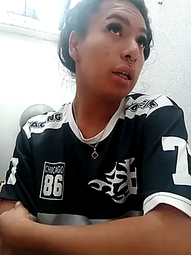 Snapshot of MeelFox chatting on 04/01/26, 12:17 MeelFox online show from 04/01/26, 12:17