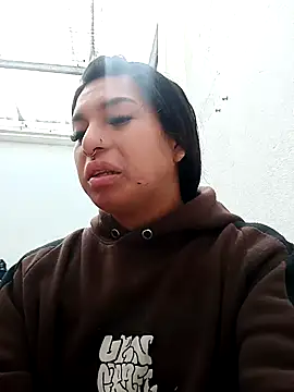 Snapshot of MeelFox chatting on 04/06/26, 12:39 MeelFox online show from 04/06/26, 12:39