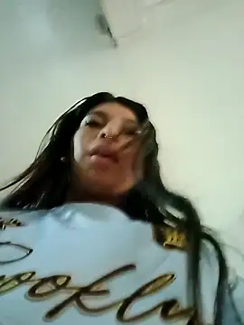 Snapshot of MeelFox chatting on 04/09/26, 12:10 MeelFox online show from 04/09/26, 12:10