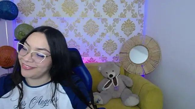 Snapshot of ALISS_M_ chatting on 02/05/26, 08:02 ALISS M online show from 02/05/26, 08:02