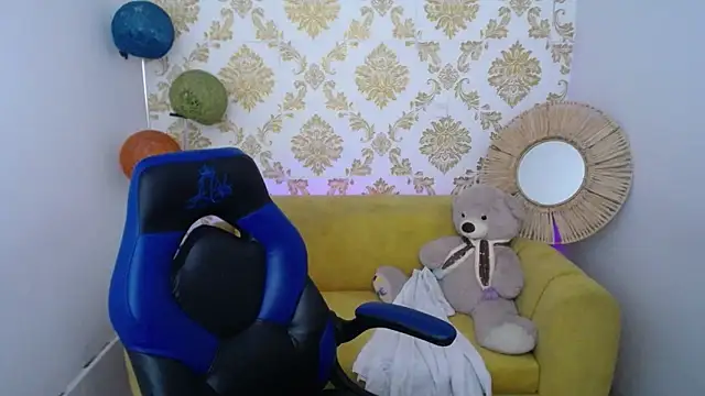 Snapshot of ALISS_M_ chatting on 02/14/26, 09:11 ALISS M online show from 02/14/26, 09:11