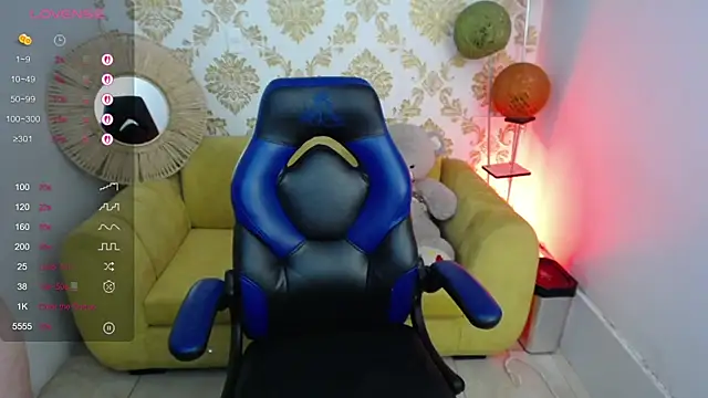 Snapshot of ALISS_M_ chatting on 04/16/26, 09:39 ALISS M online show from 04/16/26, 09:39