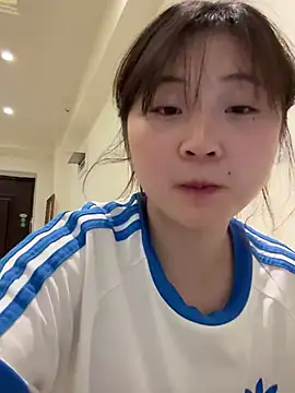 Snapshot of LXR77887 chatting on 04/17/26, 04:26 LXR77887 online show from 04/17/26, 04:26