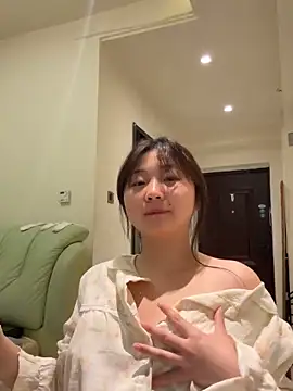 Snapshot of LXR77887 chatting on 04/23/26, 12:29 LXR77887 online show from 04/23/26, 12:29