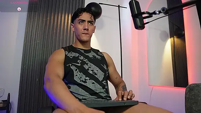 TaylerCross  online show from 02/09/26, 06:01