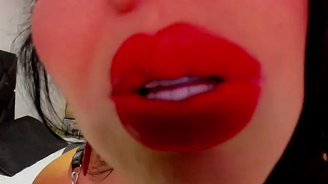 Snapshot of LINDA_BLER chatting on 04/12/26, 08:14 LINDA BLER online show from 04/12/26, 08:14