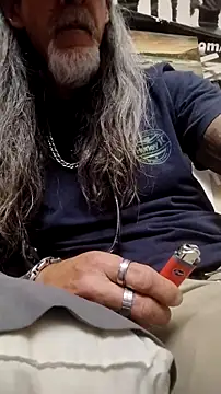 Snapshot of PastingForgiver chatting on 02/18/26, 08:32 PastingForgiver online show from 02/18/26, 08:32