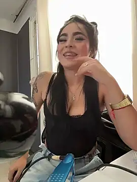 Sara Fernandez  online show from 02/13/26, 02:24