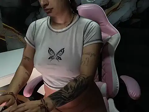 Snapshot of _weird_sativa chatting on 03/20/26, 11:04 weird sativa online show from 03/20/26, 11:04