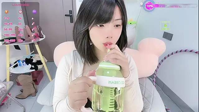 Snapshot of Minnie-Micky chatting on 04/12/26, 08:58 Minnie-Micky online show from 04/12/26, 08:58