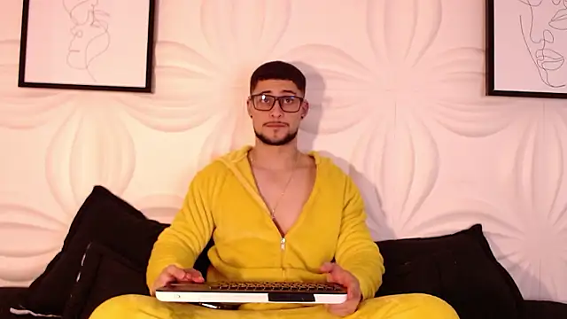 valenssio moretti online show from 03/13/26, 03:57