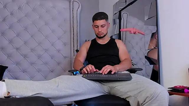 valenssio moretti online show from 04/17/26, 08:56