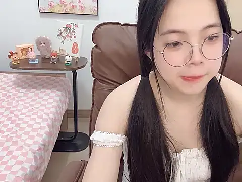 Snapshot of Dawn-2 chatting on 02/11/26, 12:15 Dawn-2 online show from 02/11/26, 12:15