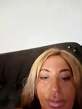 MiaMooly online show from 09/09/25, 02:05