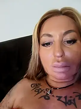 MiaMooly online show from 10/15/25, 12:05