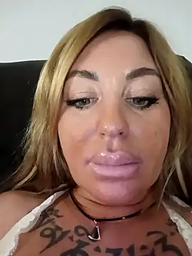 MiaMooly online show from 12/13/25, 07:53