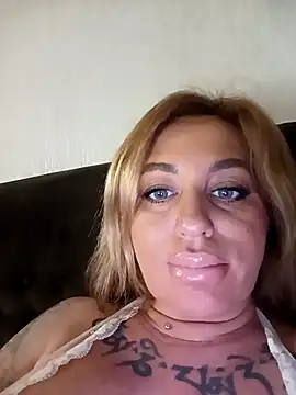 MiaMooly online show from 04/03/26, 05:33