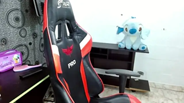 Snapshot of ladycharlottex chatting on 04/16/26, 12:22 ladycharlottex online show from 04/16/26, 12:22