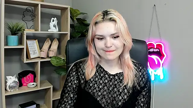 Snapshot of SweetLilyxo chatting on 07/12/26, 06:48 SweetLilyxo online show from 07/12/26, 06:48
