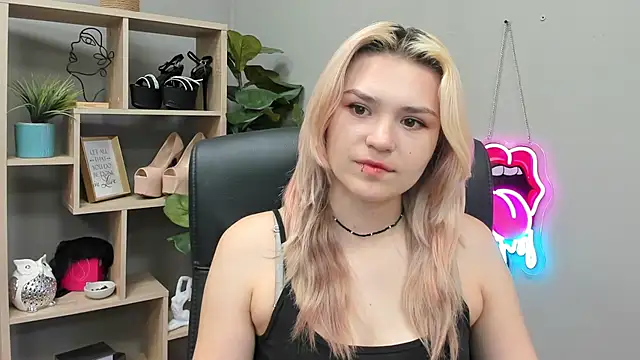 Snapshot of SweetLilyxo chatting on 07/20/26, 06:38 SweetLilyxo online show from 07/20/26, 06:38