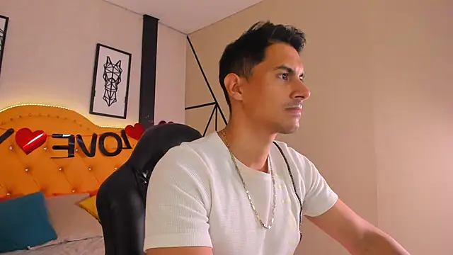 Snapshot of Mike_Conors chatting on 02/17/26, 01:35 Mike Conors online show from 02/17/26, 01:35