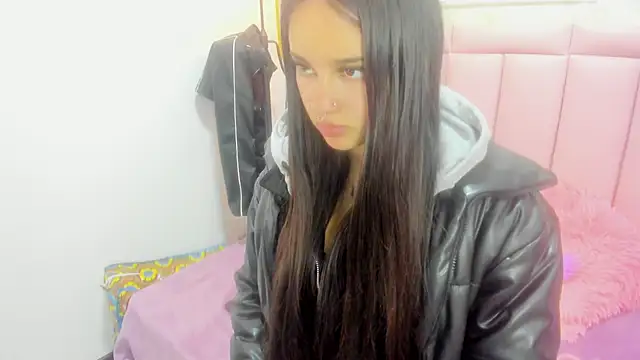 Snapshot of Raven_love chatting on 04/27/26, 06:06 Raven love online show from 04/27/26, 06:06