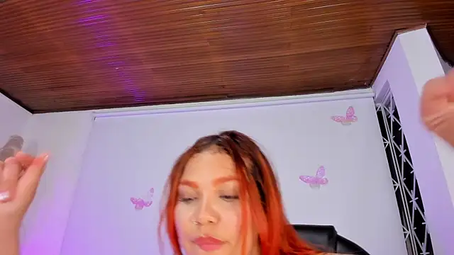 Snapshot of PamelaQueen_ chatting on 05/27/26, 01:57 PamelaQueen online show from 05/27/26, 01:57
