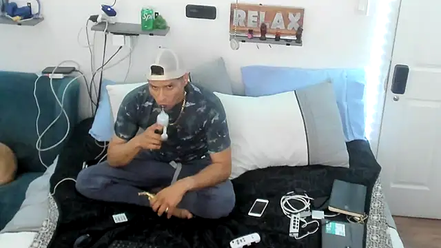 Snapshot of JokerAndyKenwood chatting on 04/21/26, 10:34 JokerAndyKenwood online show from 04/21/26, 10:34