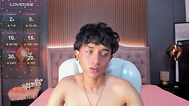 Snapshot of Noa_03 chatting on 02/10/26, 01:48 Noa 03 online show from 02/10/26, 01:48