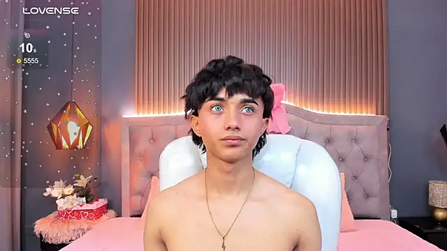 Snapshot of Noa_03 chatting on 02/17/26, 02:13 Noa 03 online show from 02/17/26, 02:13