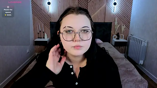 Kira G0ld online show from 05/28/26, 09:17
