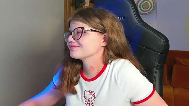 Snapshot of ChloeHalses chatting on 03/24/26, 05:01 ChloeHalses online show from 03/24/26, 05:01