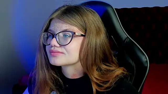 Snapshot of ChloeHalses chatting on 03/29/26, 05:02 ChloeHalses online show from 03/29/26, 05:02