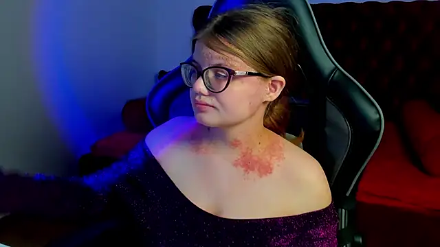 Snapshot of ChloeHalses chatting on 03/30/26, 05:08 ChloeHalses online show from 03/30/26, 05:08