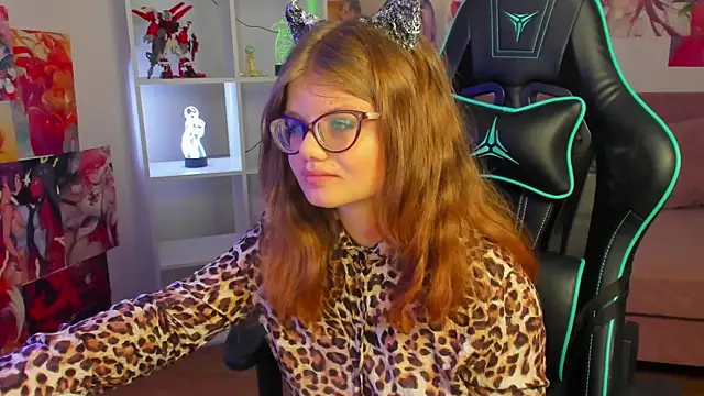 Snapshot of ChloeHalses chatting on 04/11/26, 05:06 ChloeHalses online show from 04/11/26, 05:06