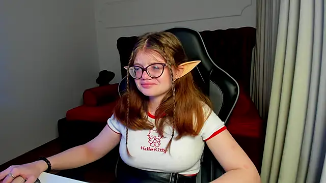 Snapshot of ChloeHalses chatting on 04/15/26, 05:14 ChloeHalses online show from 04/15/26, 05:14