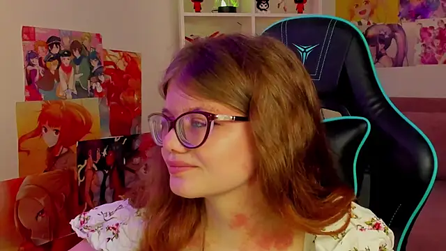 Snapshot of ChloeHalses chatting on 04/17/26, 05:10 ChloeHalses online show from 04/17/26, 05:10