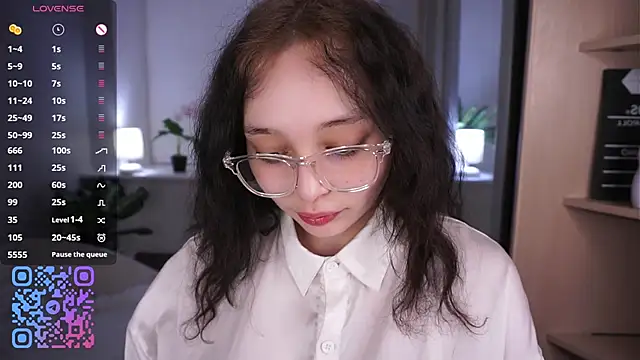 HannaHayles online show from 04/08/26, 05:02