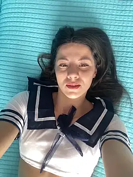 Snapshot of OnlyLeiLa chatting on 04/13/26, 05:35 OnlyLeiLa online show from 04/13/26, 05:35