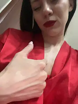 Snapshot of OnlyLeiLa chatting on 04/14/26, 08:04 OnlyLeiLa online show from 04/14/26, 08:04