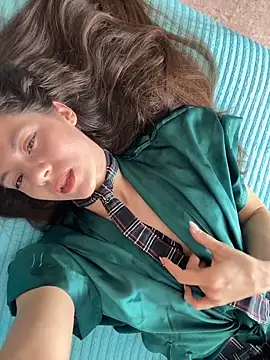 Snapshot of OnlyLeiLa chatting on 04/16/26, 05:52 OnlyLeiLa online show from 04/16/26, 05:52