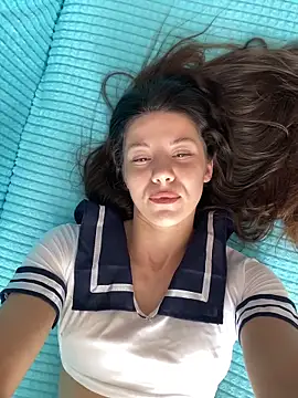 Snapshot of OnlyLeiLa chatting on 04/17/26, 06:16 OnlyLeiLa online show from 04/17/26, 06:16